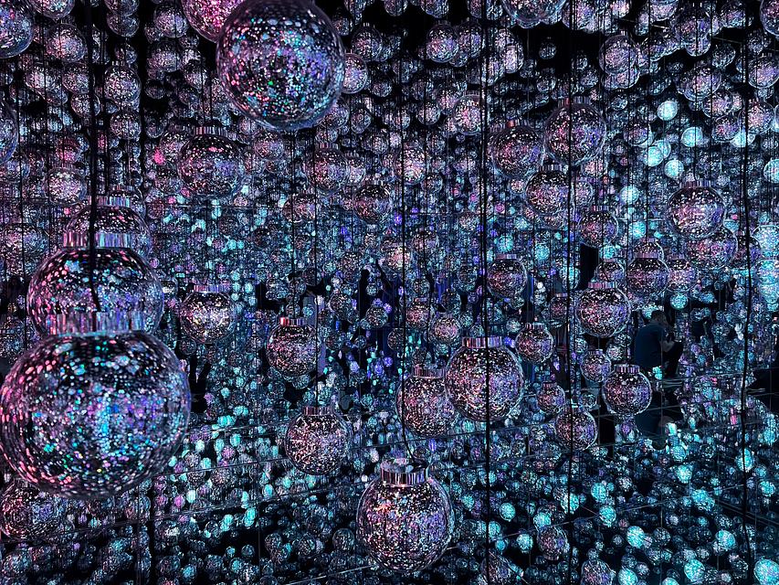 000150-tokyo-teamlabs-spheres